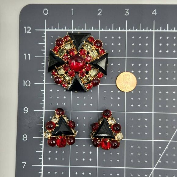 Juliana D & E Round Embellished Brooch & Triangle Clip-on Earrings Set Red - Picture 12 of 13